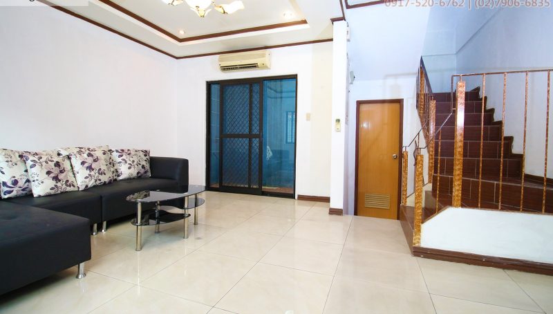 Rent 3 bedroom with roof deck house in Quezon City Metro Manila